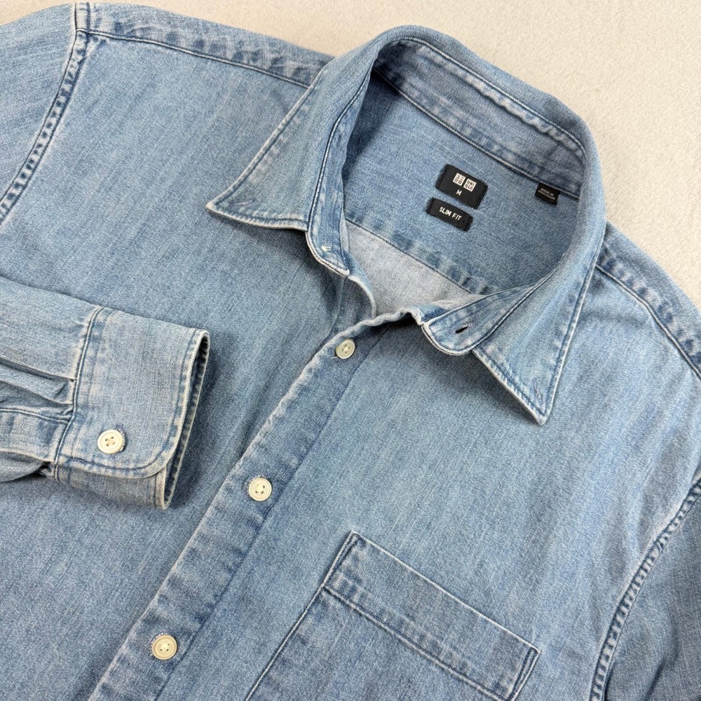 Uniqlo Denim Shirt Mens Sz M Light Blue Slim Fit Button Down Closet Staple